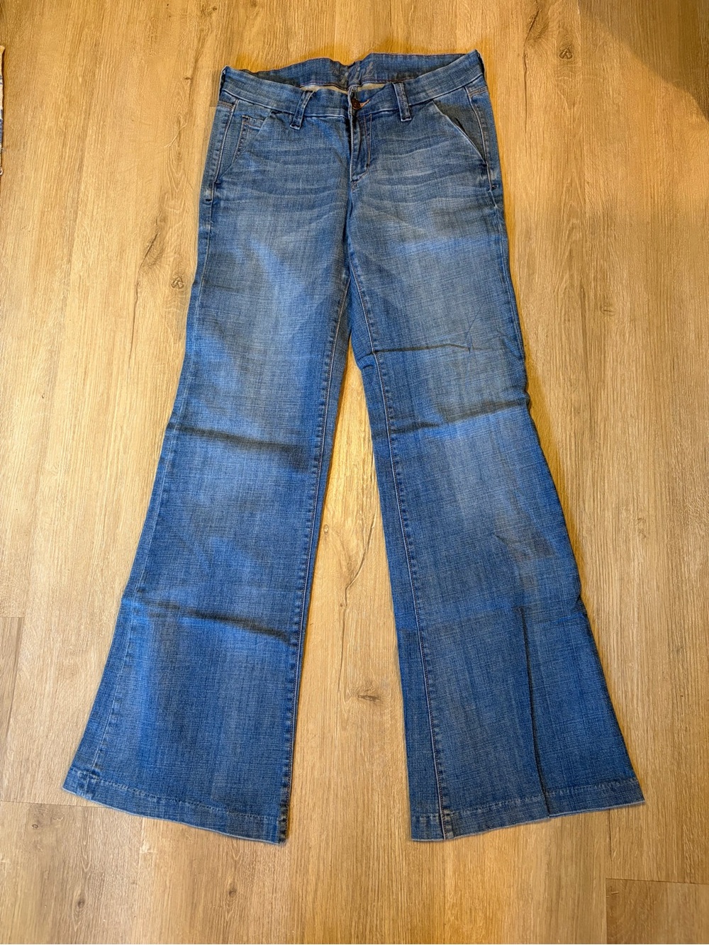 Women's Old Navy Flirt Trouser Jeans
Flares